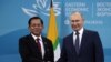 ប្រធានាធិបតី​រុស្ស៊ីលោក Vladimir Putin ជួបជាមួយ​នឹង​មេដឹកនាំ​របបយោធា​មីយ៉ាន់ម៉ា លោក Min Aung Hlaing នៅ​ក្រៅ​កិច្ច​ប្រជុំ​នៃ​វេទិកា​សេដ្ឋកិច្ច​ភាគ​ខាង​កើត ក្នុង​ក្រុង Vladivostok ប្រទេស​រុស្ស៊ី ថ្ងៃទី ៧ ខែកញ្ញា ឆ្នាំ២០២២។ (SPUTNIK / AFP)