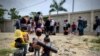 Artista colombiano visibiliza en obras de plastilina a migrantes que atraviesan el Tapón del Darién