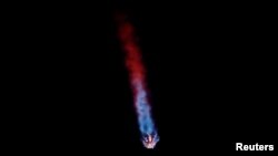 Un cohete SpaceX Falcon 9 despega en la misión IM-1 con el módulo de aterrizaje lunar Nova-C construido y propiedad de Intuitive Machines desde el Centro Espacial Kennedy en Cabo Cañaveral, Florida, EEUU, el 15 de febrero de 2024.
