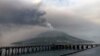 Erupsi Gunung Ruang terlihat dari pulau Tagulandang, Kamis, 18 April 2024. (AP/ Hendra Ambalao)