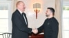 İlham Əliyev və Volodimir Zelenski (Mənbə: Azərbaycan Prezidentinin Administrasiyası)
