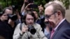 Aktor AS Kevin Spacey meninggalkan pengadilan Southwark Crown di London. Juri membebaskan Kevin Spacey dari sembilan dakwaan pelecehan seksual, Rabu 26 Juli 2023.