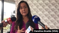 ARCHIVO - Rocío San Miguel, abogada, defensora de DDHH y presidenta de la organización Control Ciudadano, declara a la prensa en Caracas el 26 de julio de 2023.