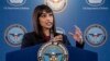 La portavoz del Pentágono, Sabrina Singh, habla durante una rueda de prensa en el Pentágono, el 17 de abril de 2023, en Washington
