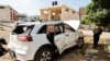 Warga Palestina memeriksa mobil yang menjadi sasaran pasukan Israel dalam serangan yang menewaskan seorang militan Palestina, dekat Tubas, di Tepi Barat yang diduduki Israel, 12 April 2024.