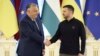 Ukrajinski predsjednik Volodymyr Zelenskyy, desno, dočekuje mađarskog premijera Viktora Orbana u Kijevu, Ukrajina, 2. jula 2024. (Press služba ukrajinskog predsjednika preko AP)