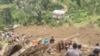 Tim penyelamat mencari orang hilang di lokasi longsor yang menewaskan sedikitnya 18 orang dan menyebabkan dua orang hilang di Tana Toraja, Sulawesi Selatan. (Handout / Badan Pencarian dan Pertolongan Nasional (BASARNAS) / AFP) 