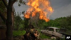 En Fotos | Dos años de guerra en Ucrania, escenas de dolor y tintes de alegría captados en imágenes