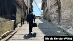 Jesús Jiménez dejó el Sistema de Orquestas de Venezuela para deambular y ofrecer su música con su saxofón por las calles de Caracas.