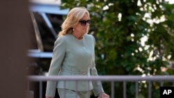Zonja e parë Jill Biden duke hyrë në gjykatën në Uillmington, Dellauer (4 qershor 2024)
