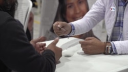 Colombia entrega permisos de protección a migrantes venezolanos mientras estudia nuevas medidas de estatus legal     