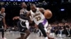 Tiền đạo LeBron James (áo số 23) của Los Angeles Lakers trong một pha đi bóng trước hậu vệ Dennis Schroder (17) của Brooklyn Nets tại Barclays Center. Ảnh: Vincent Carchietta-USA TODAY Sports 