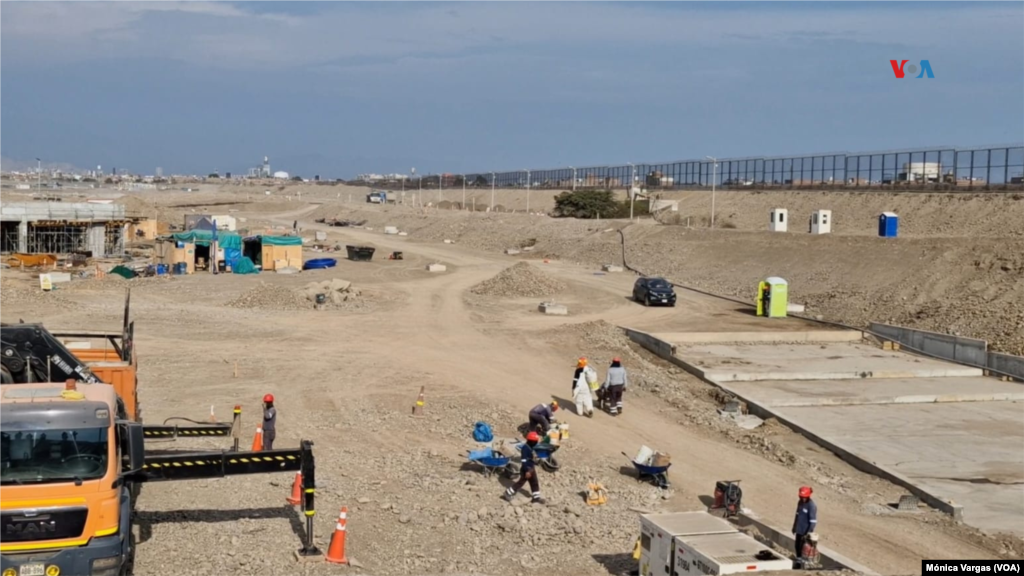Para poder construir el nuevo aeropuerto se tuvo que expropiar terrenos agrícolas e industriales colindantes al actual terminal Jorge Chávez, con lo que sumó más de 900 hectáreas en total.