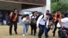 Sejumlah warga Meksiko dievakuasi dari sebuah lokasi di Haiti dalam foto yang dirilis pada 1 April 2024. (Foto: AFP/Mexican Foreign Ministry)