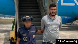 José Carlos Ortiz Lucero es deportado desde Alexandria, Luisiana a Guatemala donde era buscado por violencia doméstica, el 13 de mayo de 2024.
