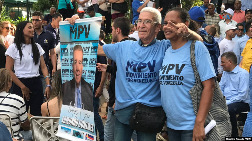 El &ldquo;boca a boca&rdquo; ha marcado la campaña del candidato opositor, Edmundo González Urrutia, favorito en las encuestas, con 52% de preferencia de votos.&nbsp;La oposición, con poca o nula posibilidad de hacer campaña en medios tradicionales, ha dicho que trabaja sin recursos, con ventajismo electoral oficial y bajo un clima de persecución. &nbsp;