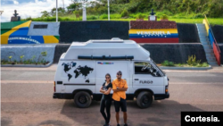 La pareja de venezolanos ha recorrido nueve países de la región.