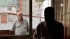 Incomprensión, pérdida de libertad y una soledad abrumadora: el peso que siente el cuidador de un familiar enfermo 