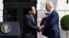 Presiden AS Joe Biden berjabat tangan dengan Perdana Menteri Jepang Fumio Kishida saat tiba di Gedung Putih di Washington, D.C., AS, 10 April 2024. (Foto: REUTERS/Tom Brenner)