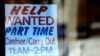 ARCHIVO - Un cartel para solicitud de empleados en un restaurante de Arlington Heights, Illinois, 30 de enero de 2023. 