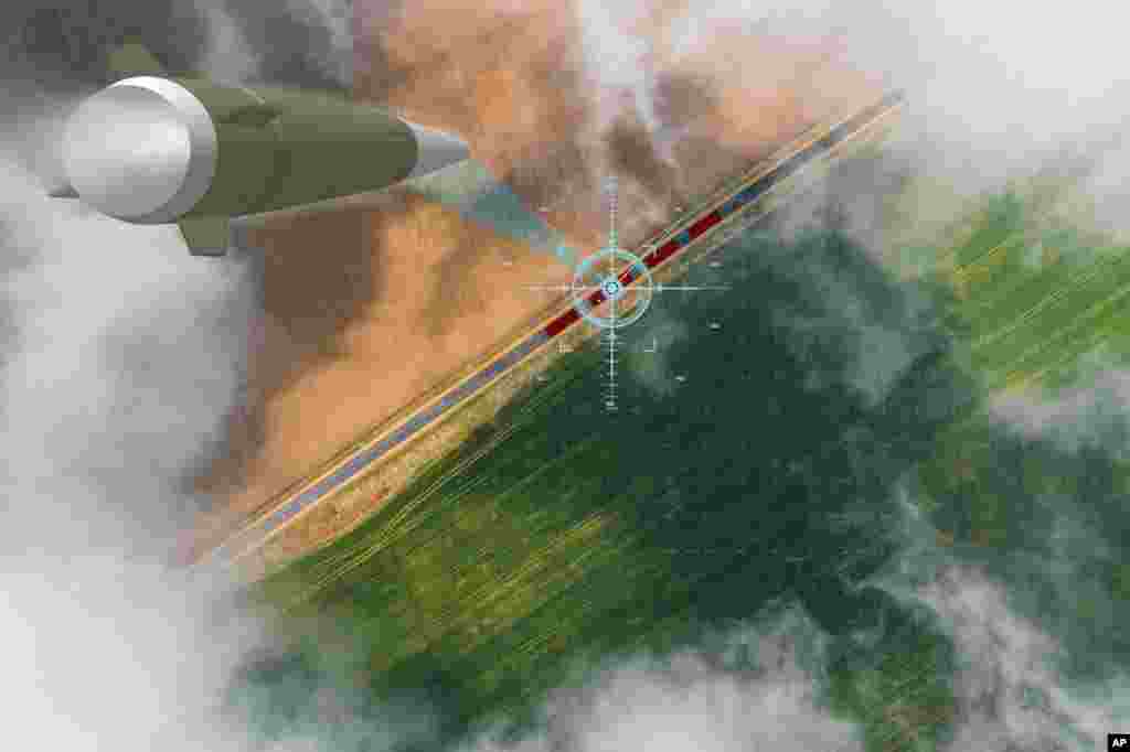 Municiones aéreas de precisión y equipo de apoyo al aeródromo. No se especificaron tipologías en ambos casos. Esta imagen muestra El XM1155-SC de BAE Systems en el aire sobre un convoy de vehículos. 