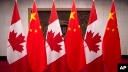 资料照 片：中加两国国旗。