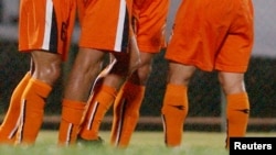 ARCHIVO - Jugadores del Cobreloa celebran durante un partido amistoso en Asunción, el 24 de enero de 2005.