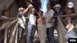 Ministra de Ambiente, Susana Muhammad, en el departamento de Guainía, uno de los más biodiversos de Colombia que cuenta con una de las mayores redes fluviales de Sudamérica. [Foto: Federico Buelvas, VOA].

