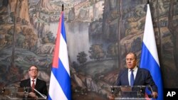 Ministri i Jashtëm rus Sergey Lavrov dhe homologu i tij nga Kuba Bruno Eduardo Rodríguez Parrilla gjatë një konference për shtypin në Moskë më 12 qershor 2024.