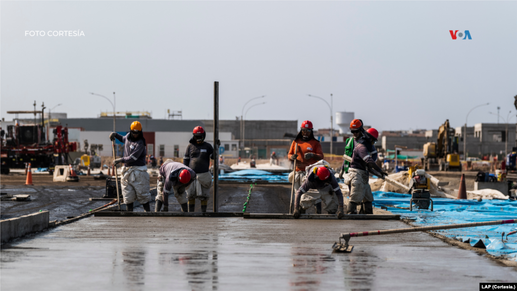 Más de 6.000 personas se encuentran trabajando en la construcción del nuevo aeropuerto que reemplazará al antiguo terminal que tiene más de 60 años.