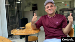 Jesús Riaño es colombo-venezolano. Actualmente cuenta con una comunidad en redes sociales de 1.700.000 seguidores.