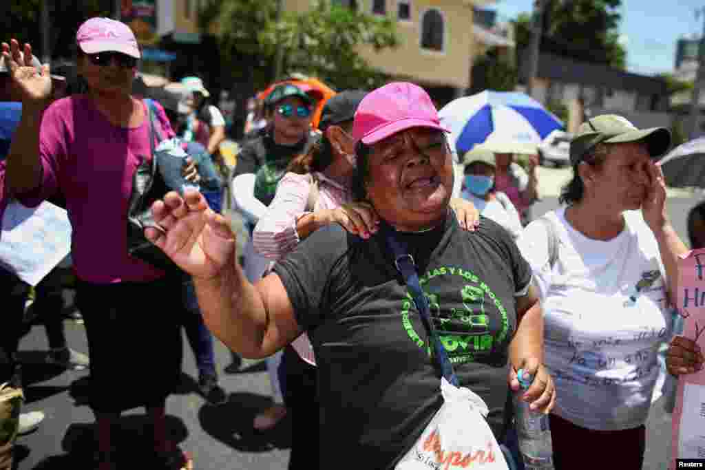 Desde el inicio del régimen, miles de personas han sido detenidas. En abril de 2022, familiares de al menos 5.000 detenidos buscaban información de ellos afuera de &quot;El penalito&quot;, lugar al que fueron trasladados en un inicio.
