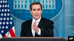 El portavoz del Consejo de Seguridad Nacional, John Kirby, habla durante una conferencia de prensa en la Casa Blanca, el viernes 26 de enero de 2024, en Washington. 