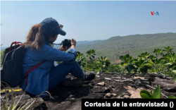 La periodista Rocío Lloret en una cobertura en la región del oriente boliviano.