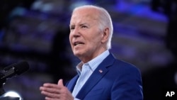 Presidenti Biden duke folur gjatë aktivitetit elektoral në Karolinën e Veriut (28 qershor 2024)