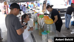 Cientos de hispanos suelen acudir a este mercado de pulgas de la ciudad de Homestead, en Florida.