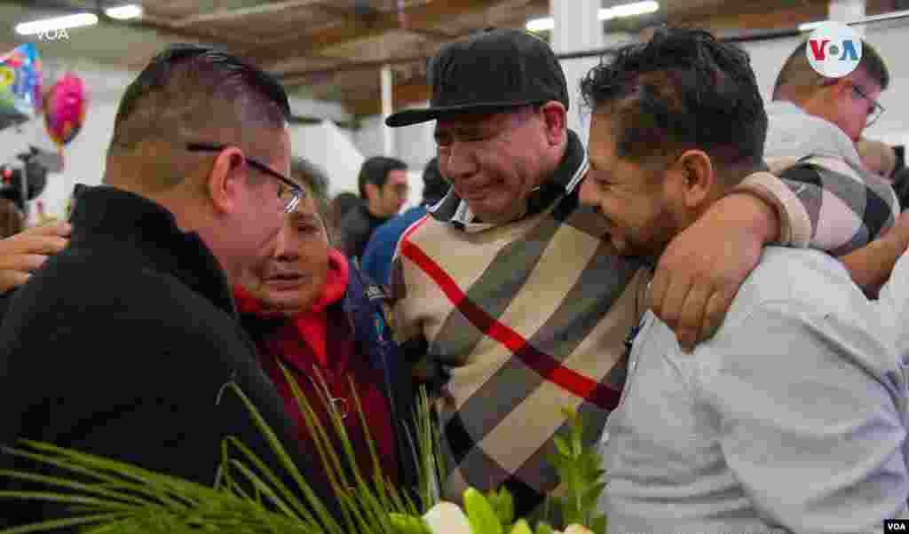 49 mexicanos llegaron a Los Ángeles el pasado sábado donde, tras décadas de separación familiar, pudieron una vez más abrazar a sus seres queridos.&nbsp;