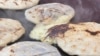 ¡No hay como las pupusas!: salvadoreños presumen su platillo típico nacional 