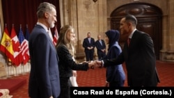 El boxeador venezolano Eldric Sella recibe el Premio Princesa de Asturias al Deporte 2022 como representante del Equipo Olímpico de Refugiados.