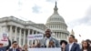 El congresista Jamal Bowman (Demócrata por Nueva York) se une a los creadores de TikTok en una conferencia de prensa para hablar en contra de una posible prohibición de TikTok en el Capitolio de Estados Unidos en Washington, 22 de marzo de 2023. REUTERS/Evelyn Hockstein