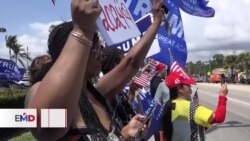 Seguidores del expresidente Donald Trump le brindan su apoyo en Florida
