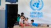 Anak-anak Palestina yang melarikan diri bersama orang tua mereka dari rumah mereka di kamp pengungsi Palestina Ein el-Hilweh, berkumpul di halaman belakang sekolah UNRWA, di Sidon, Lebanon, 12 September 2023. (Foto: Reuters)