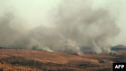 Dim se nadvija nad brdima na Golanskoj visoravni koju je aneksirao Izrael nakon što su rakete ispaljene sa libanske strane granice, 3. jula 2024.