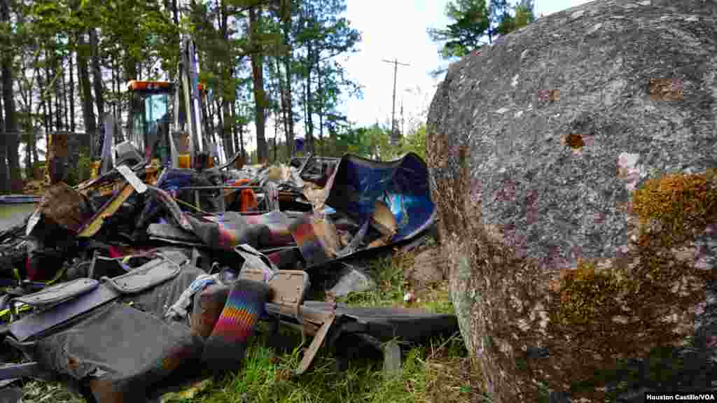 En el barranco donde cayó el autobús, en Chiriquí, hay rocas grandes, lo que según los lugareños provocó la tragedia. Foto Houston Castillo, VOA