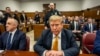 El expresidente Donald Trump se sienta en el Tribunal de Manhattan en Nueva York, el 21 de mayo de 2024.