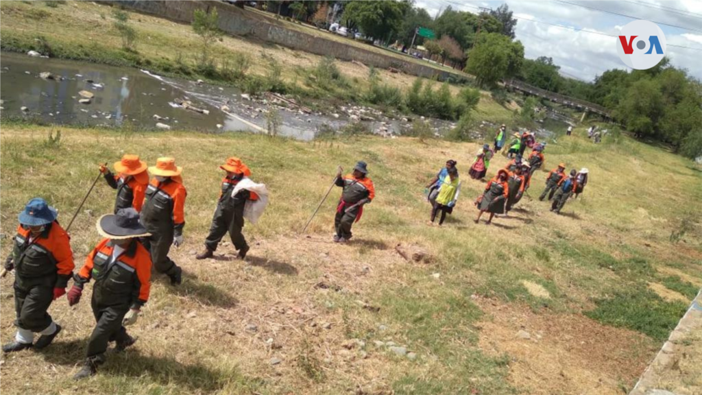 Una jornada de trabajo fuerte de las ecorrecolectoras. [Foto cortesía de la Asociación de Ecorrecolectoras de Bolivia]