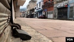 San Antonio, Venezuela- Plano de un candado que protege un local cerrado. [Sergio León/Pixammo]