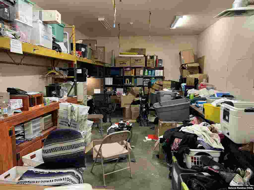 El albergue coordina diferentes tipos de donaciones para los migrantes como ropa y asesora en navegar los sistemas de transporte. De cara al fin del Título 42, aseguran que están trabajando para &ldquo;estar preparados para lo desconocido&rdquo;, en El Paso, Texas, el 10 de mayo de 2023.&nbsp;