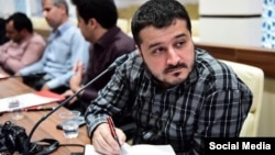 El periodista iraní Alí Pourtabatabaei en una foto que circuló en las redes sociales.