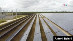 En un terreno colindante a Babcock Ranch se erige un campo de 700.000 placas solares capaces de abastecer con energía eléctrica todas las casas y espacios públicos.